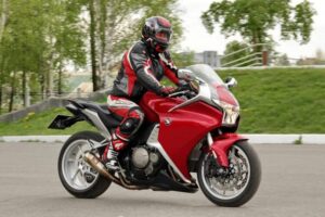 A Motorcycle Riding Position Guide [For All Bike Styles]