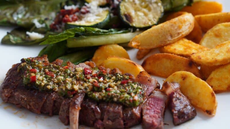 grilled meat with vegetable and sliced lemon